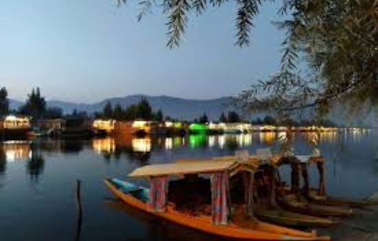 Budget Kashmir Honeymoon Tour – 4 Days Romantic Escape