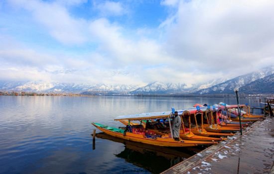 Srinagar Romantic Escape – Dal Lake And Mughal Gardens