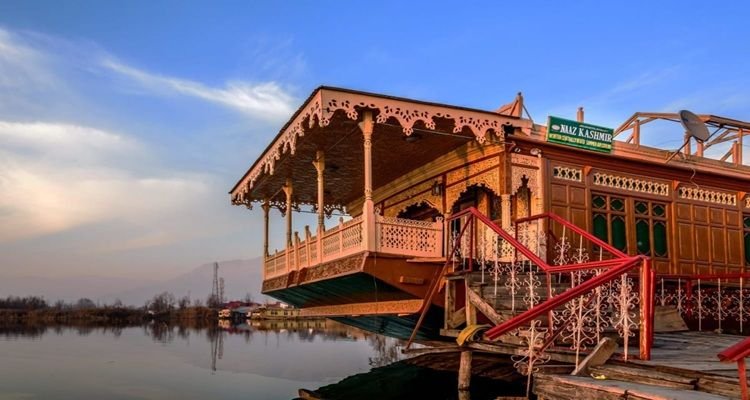 houseboat anchored at Nigeen Lake