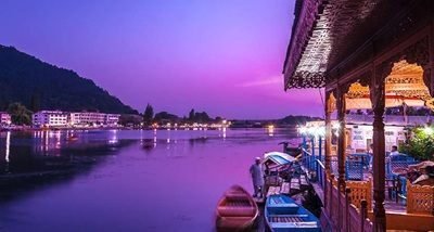 Kashmir With Pahalgam & Gulmarg Tour from Delhi